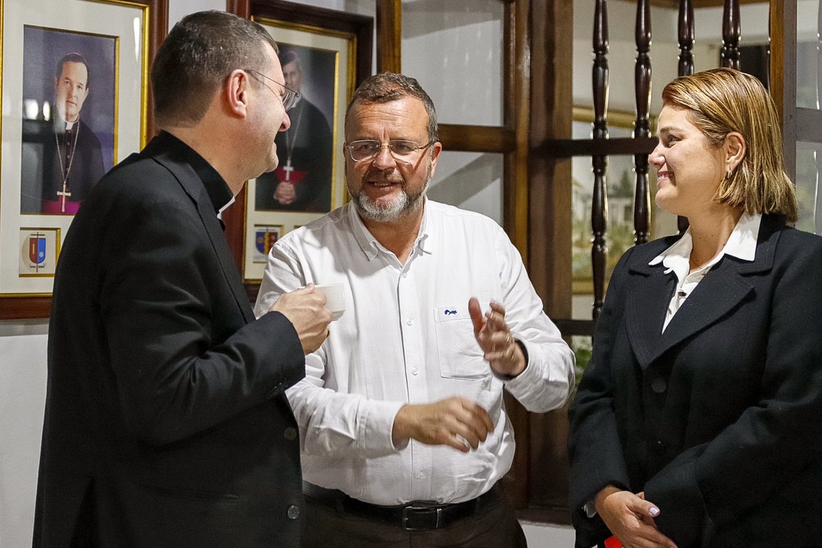 Le dimos la bienvenida al S.E Monseñor Paolo Rudelli, Nuncio Apostólico en Colombia. Él es la máxima representación del Papa Francisco en nuestro País, vivimos un encuentro significativo en el Consejo Presbiteral, de mucha reflexión y bendiciones para nuestro Municipio.