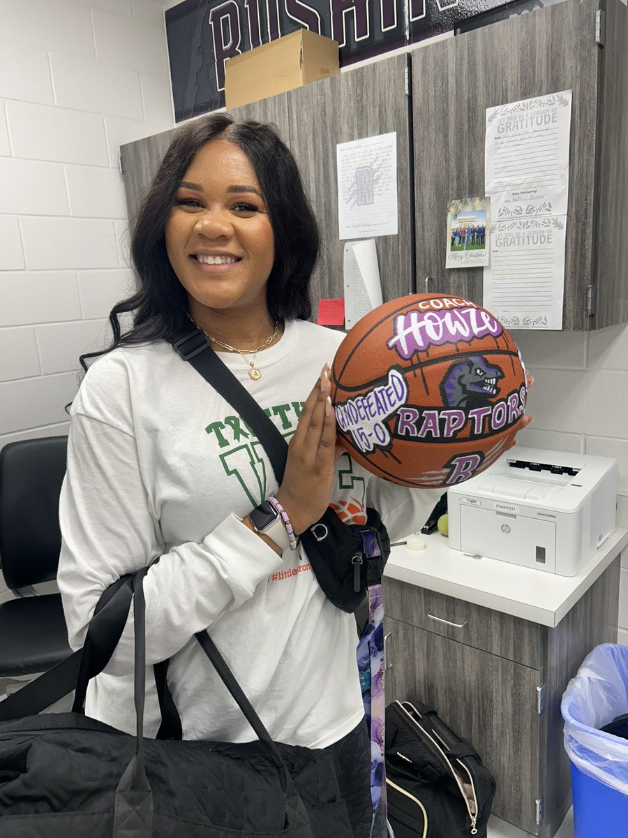 This is so awesome! @Coach_Howze you are so loved 💜💜💜💜💜💜🦖🦖🦖🦖🦖 @PISD_Athletics @ProsperRushing
