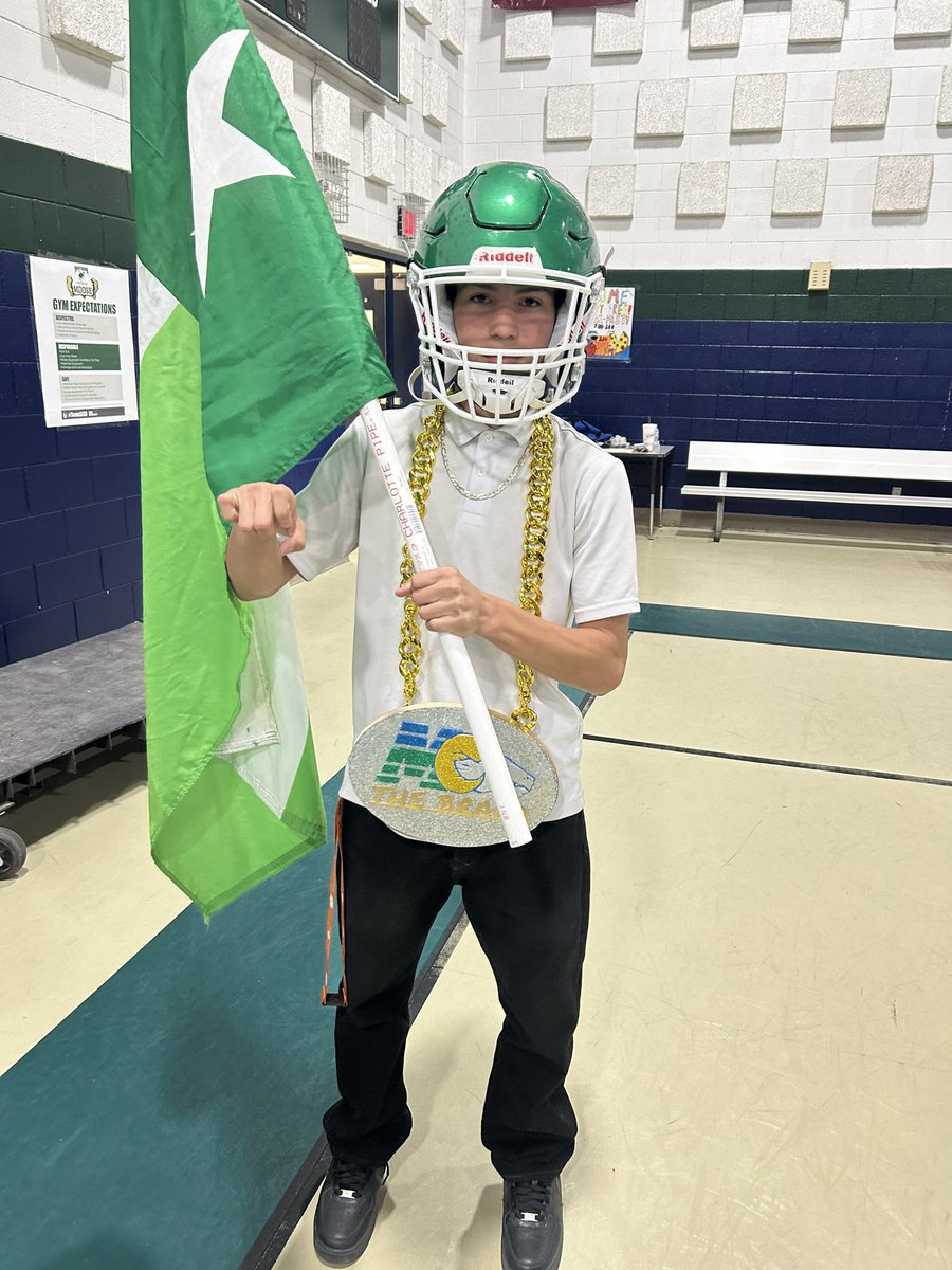 Great time today in Moose Country! Had a blast with these guys today! <a href="/MontwoodFB/">Montwood Football</a> <a href="/MontwoodHS/">David Herrera</a> <a href="/SISD_Herrera/">Enrique Herrera</a> #EarnYourHorns