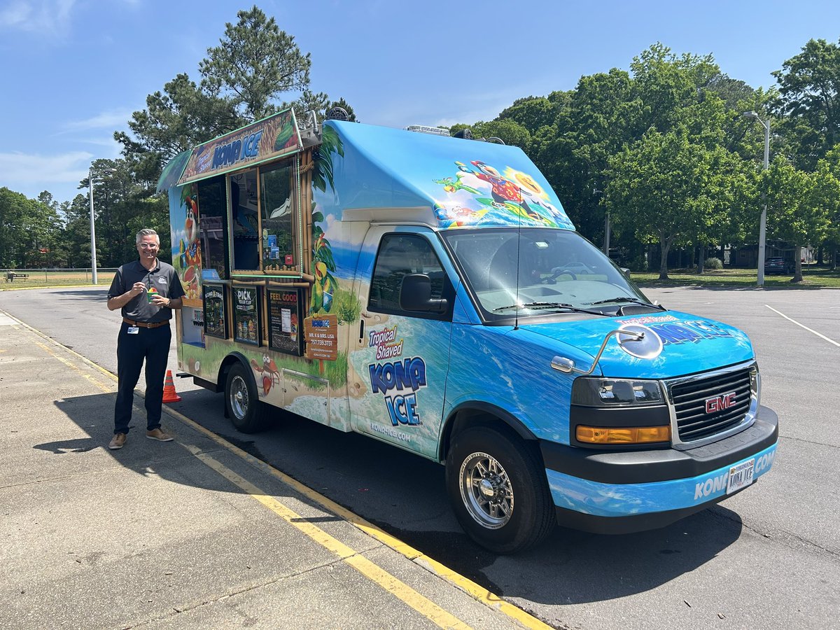 J&K Style Grill and Kona Ice for our amazing staff on this beautiful day! @SeatackDream #LivingtheDream