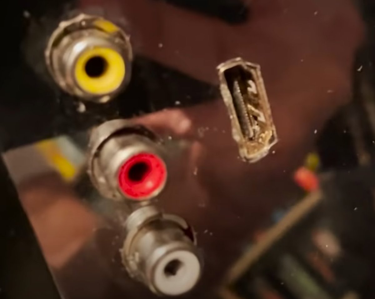 Was watching a 2021 behind the scenes video from AVGN, and I had literally JUST found out that not only does James still have the Nintoaster, but it's also been upgraded to have HDMI.

That's actually really cute, I like that.