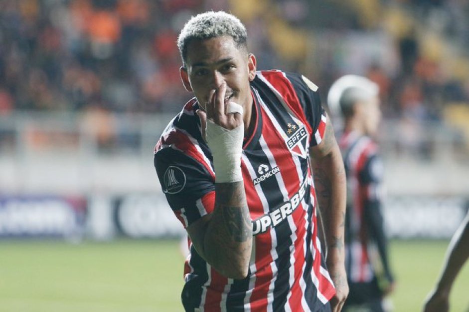 São Paulo vence o Cobresal por 3 a 1 e garante a classificação para a próxima fase da Libertadores. Agora, disputa a primeira colocação contra o Talleres. 

O que acharam do confronto?