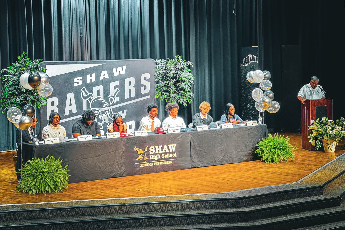 CoachGarner43's tweet image. Raiders headed to the next level!
Once a Raider,Always a Raider❗️I am extremely proud of you all and I look forward to seeing you all continue to grow. #RaiderNation is and always will be behind you!
#ATP
#RaiderWay
🏴‍☠️🏴‍☠️🏴‍☠️