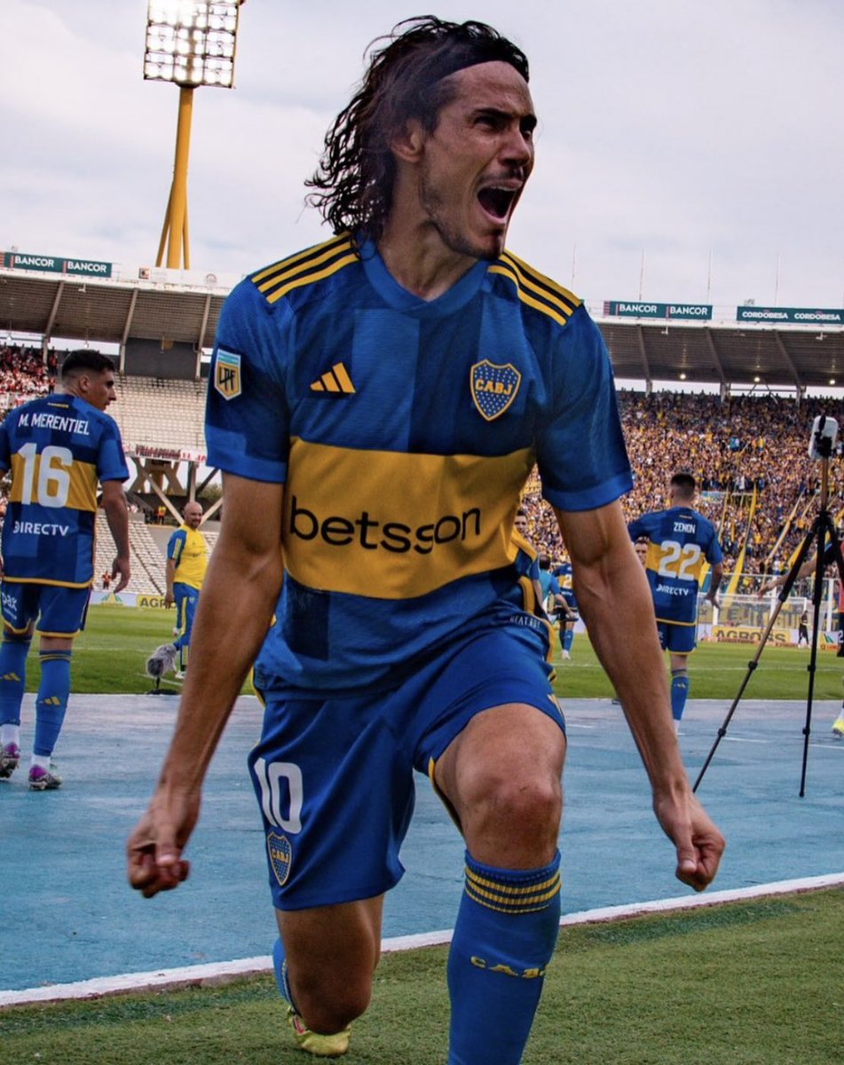 OTRO DEL MATADOR ✅️ Espectacular gol de Edinson Cavani. La pudrió en el ángulo de tiro libre. En el final en Paraguay. Boca Juniors le ganó a Sportivo Trinidense 2-1. Gol 13 para Cavani en 31 juegos oficiales con el equipo argentino.