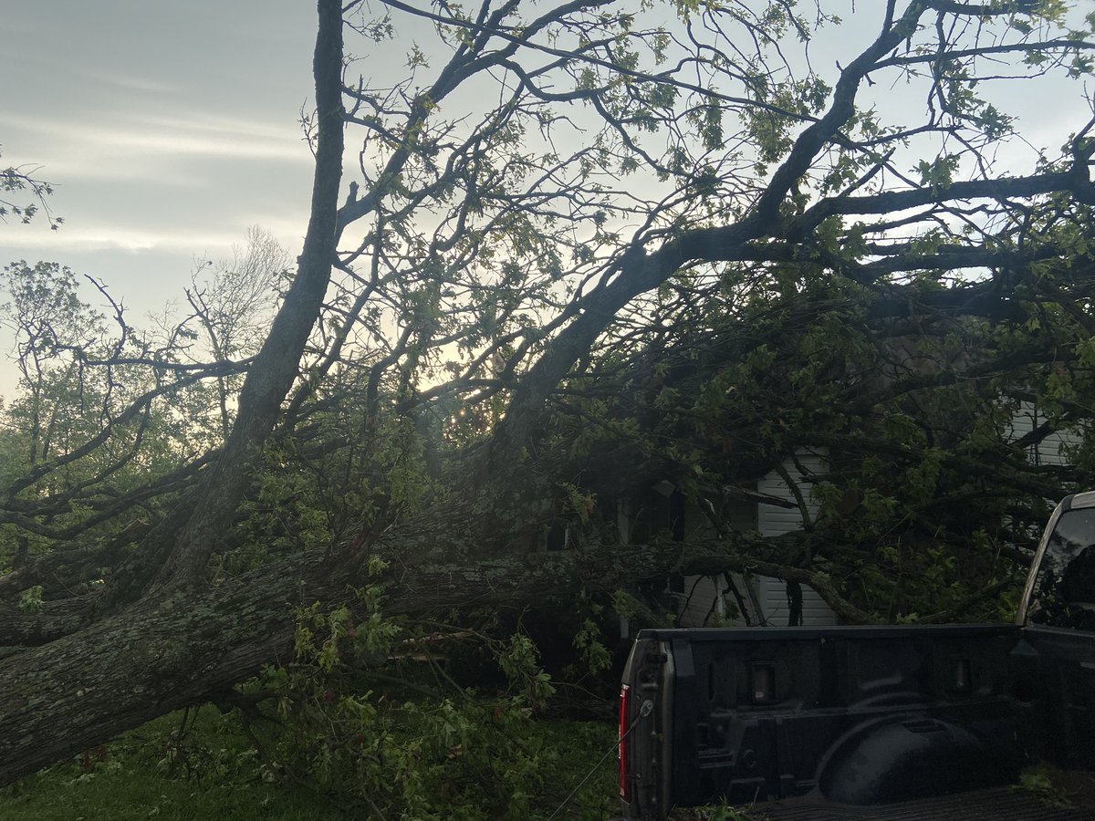 Storm damage tonight destroying multiple homes in Aurora, Mo. Crews on scene told me a couple was almost sucked out of their cellar and had to hold the door closed with a rope. #SevereWeather