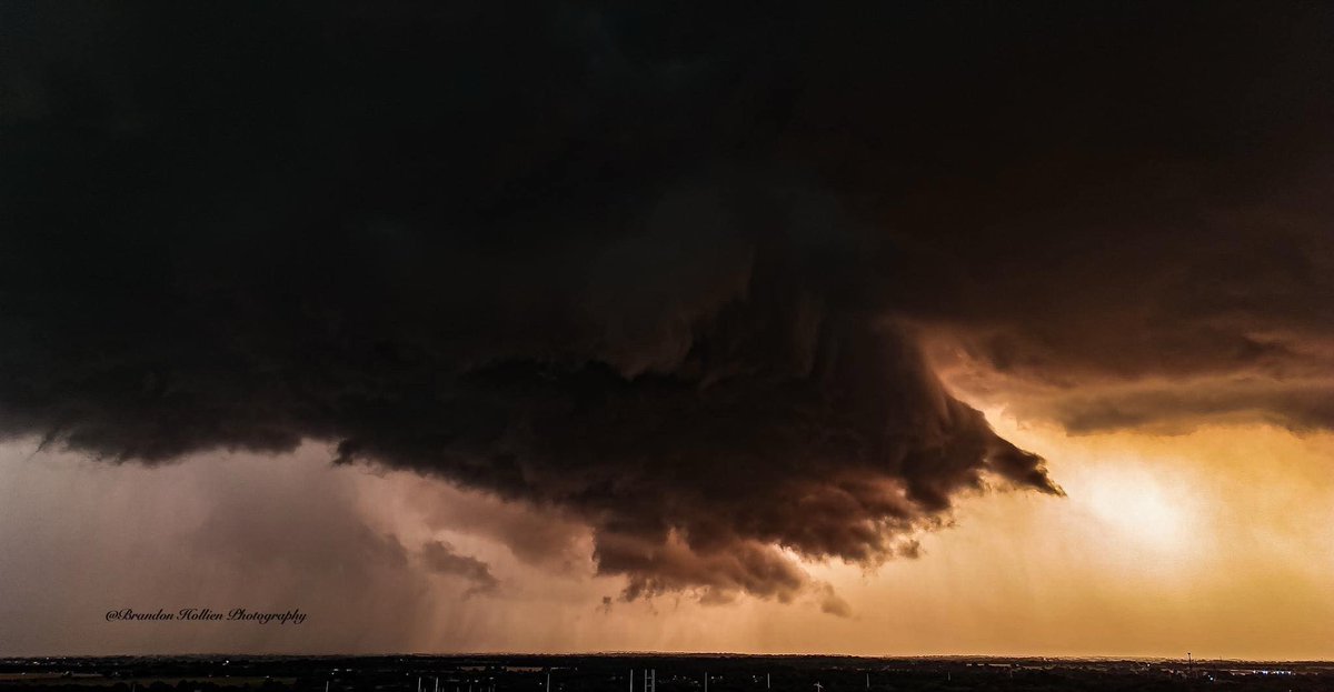 NETexasMedia's tweet image. From Caddo Mills looking NW towards Farmersville. 

Photo Credit: Brandon Hollien #txwx @NWS