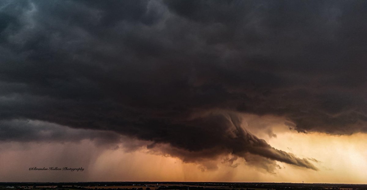 NETexasMedia's tweet image. From Caddo Mills looking NW towards Farmersville. 

Photo Credit: Brandon Hollien #txwx @NWS