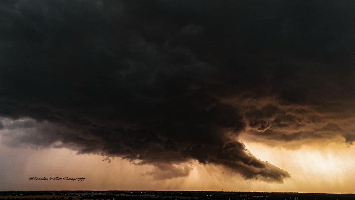 NETexasMedia's tweet image. From Caddo Mills looking NW towards Farmersville. 

Photo Credit: Brandon Hollien #txwx @NWS