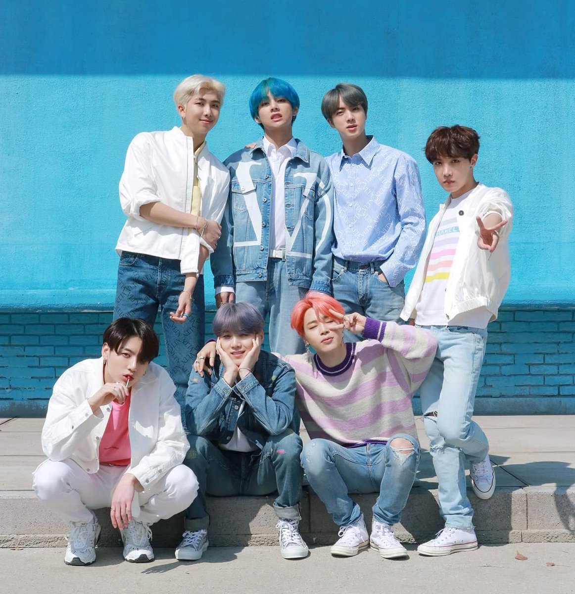 .@BTS_twt's 'Dynamite' is now the song with the second most digital points of all-time by a group on Circle (2.077B), surpassing 'Boy With Luv' 🇰🇷 #1 is 'Spring Day' with 2.396B!