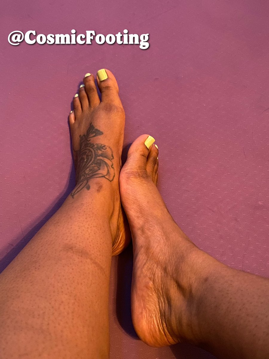 Who likes 👣??? I know I do🙋🏽‍♀️😏 DM me for inquiries if interested #footprints #longfoot #longfeet #longtoe #longtoes #pedicure #sexyfoot #sexyfeet #aatoe #sexytoe #sexytoes #sexypedicure #CosmicFooting