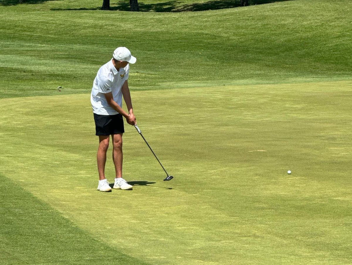 SECTIONAL CHAMPIONS

The boys shot 299 and took 1st place to advance to districts at Waverly Municipal Golf Course on Monday. 

All six golfers were in the 70s. 

Luke Frazell - 70 - Medalist
Noah Frazell - 75
Caden Hotz - 77
Wes Hubbard - 77
Tyler Gade - 77
Hudson Kroymann - 78