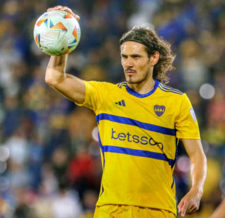 🗣️ Edinson #Cavani s/jugar en #Boca:

"NUNCA hay que bajar los brazos, cuando uno desea algo, lo tiene que SENTIR con el ALMA y buscarlo con el alma con todal a fuerza. Deseaba esto, quería esto y hoy estoy acá, cumpliendo uno de esos deseos grandiosos de llegar acá y vestir esta