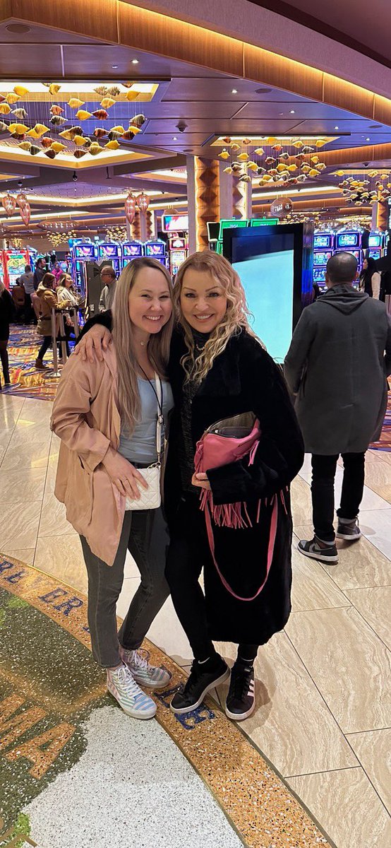 Happy Birthday to our @macey_weitz who has brought so much joy to the family and loves Dance music too - especially mine 👍🙌🎵!! Thank you for always cheering me on. I love you 💕😘 xo Aunt KW