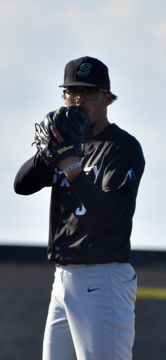 Staley picked up a big road win against Blue Springs South 1-0. Jake Allinder was strong tonight on the mound throwing a complete game 2-hit shutout w/4K’s. The Falcons only managed 3 hits but capitalized on a balk to score their run. Record 25-8. @SHSFalcons @N2SportsStaley