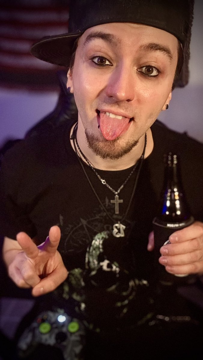 TommyKubiski's tweet photo. I hope you all are having a great night! We’re live for a few for some games &amp; tunes. Come vibe w/ us 🎮📻
https://t.co/1vpCRKpXQr 📺
.
.
.
#TommyKubiski
#626FM #Detroit #MI #Michigan #Music #BCC #DeltaExtrax #PinkFormula #Xbox
#NewBelgiumBrewing
#VoodooRanger #DontCupTheMic https://t.co/vAvldo7Tt7