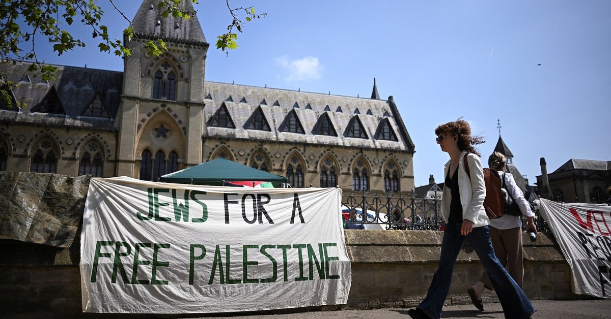 UK PM Sunak to call on university bosses to protect Jewish students reut.rs/44yvh2U