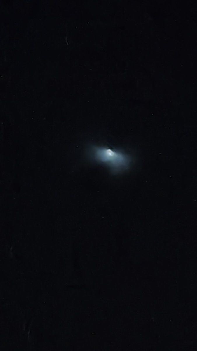 Ovni en Paine, Región Metropolitana de Chile, ví que hasta en Mendoza se ve, es como una estrella detrás de una nube, aún no puedo saber qué es, ¿Alguien sabe? ¿De qué otro lugar lo están viendo?

#ovni #ufo