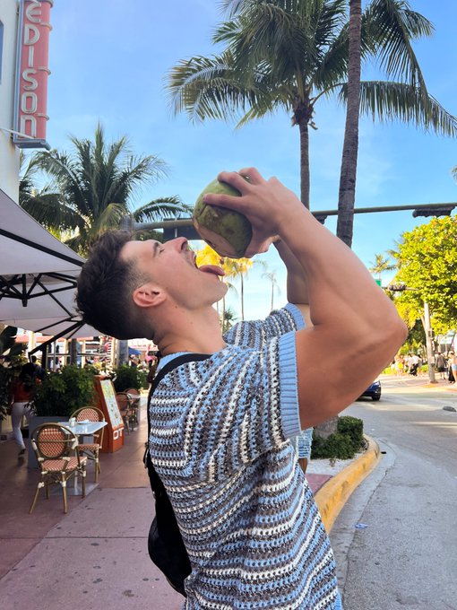 Watch Malik Delgaty's leaked NSFW photo on TwXstars