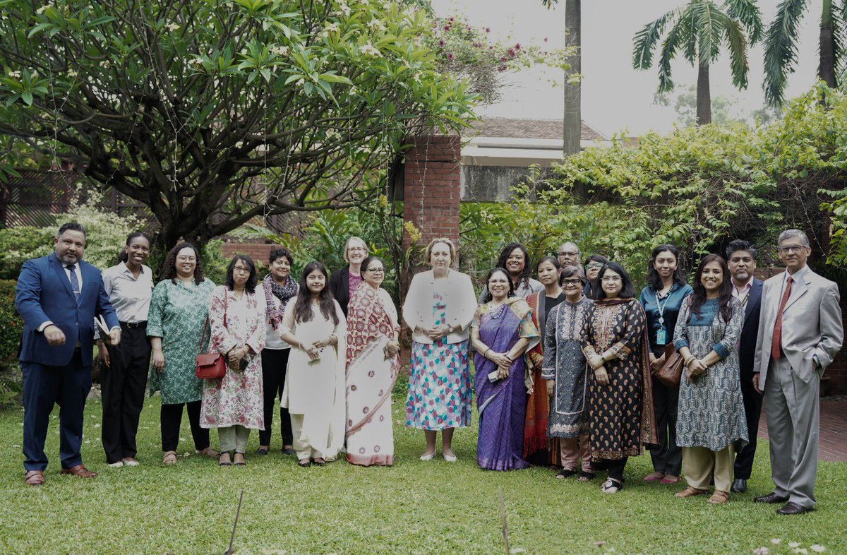 Protection & empowerment of women & girls is at the heart of @FCDOGovUK development strategy🌏. Female leaders, human rights defenders & youth activists in 🇧🇩 talked to me about gender equality & civic space needed to uphold fundamental freedoms. @AndrewmitchMP @David_Cameron