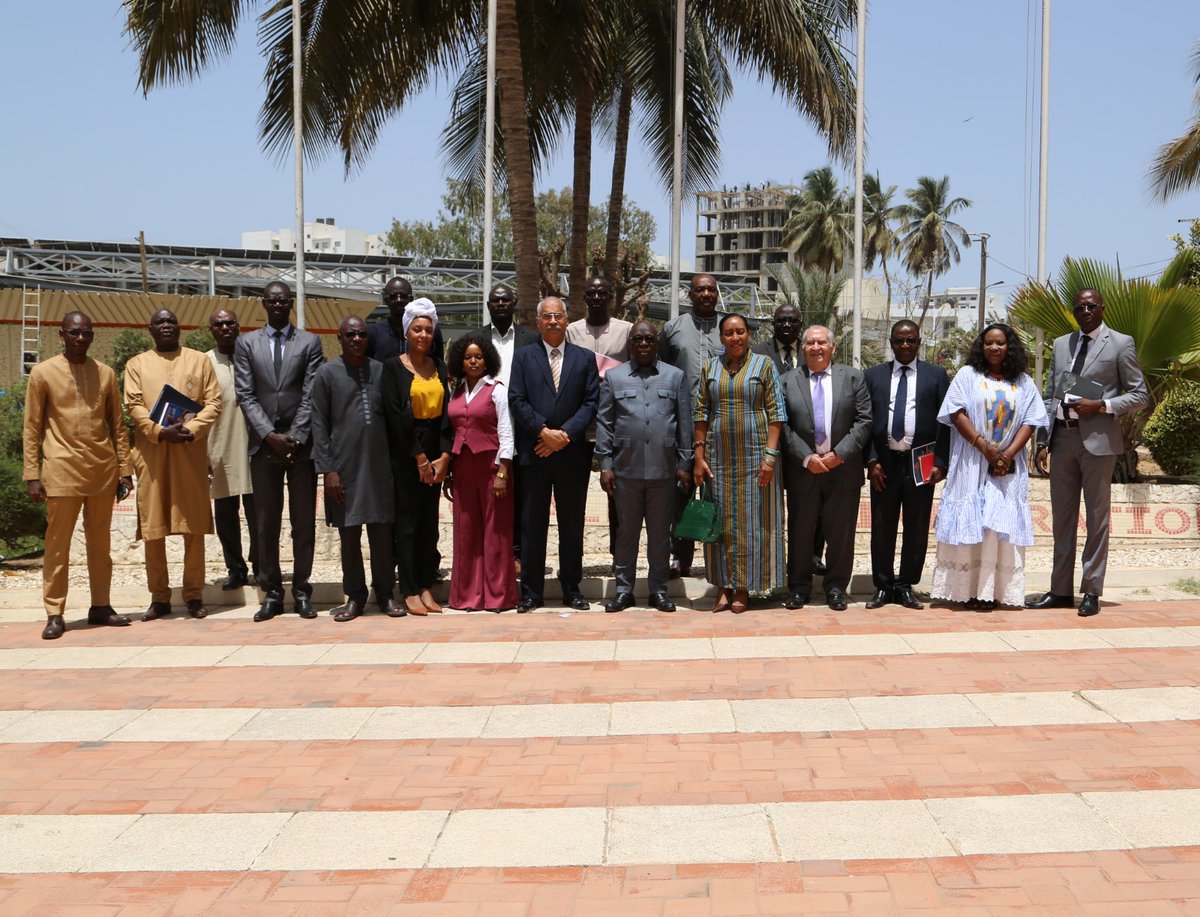 La delegación del @ISRICuba culminó exitosamente su visita de trabajo en #Senegal, con intercambios en la Escuela Nacional de Administración y la  Universidad Cheick Anta Diop. También fueron atendidos por el Director General de la Cancillería.

#OrgulloISRI
#DeLaTallaDeRoa