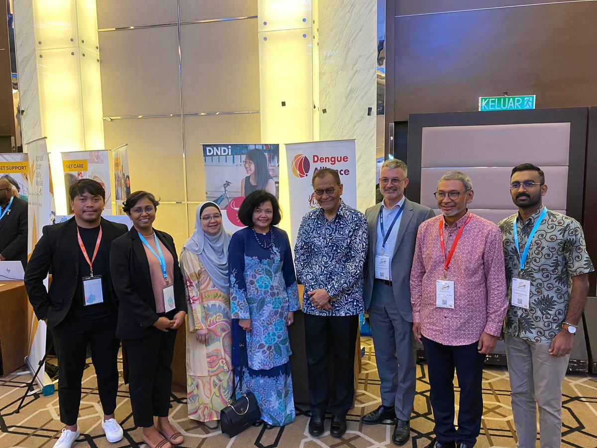 Introducing Interim Director of @DNDi SEA, Ms. Vanessa Daniel to @DrDzul, Minister of Health, @KKMPutrajaya - who visited our booth at CRM Trial Connect Conference 2024, while speaking of DNDi's work and journey so far, in the presence of Dr. @YusofAkhmal, CEO @ClinicalRsrchMY