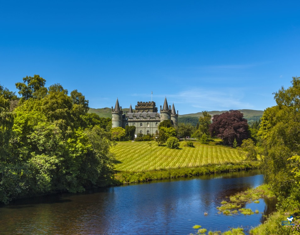 Visit the romantic Inveraray Castle & Gardens on the shores of Loch Fyne and discover one of Scotland’s finest stately homes.⁣

Why is Inveraray Castle Famous? 
lovetovisitscotland.com/why-is-inverar…