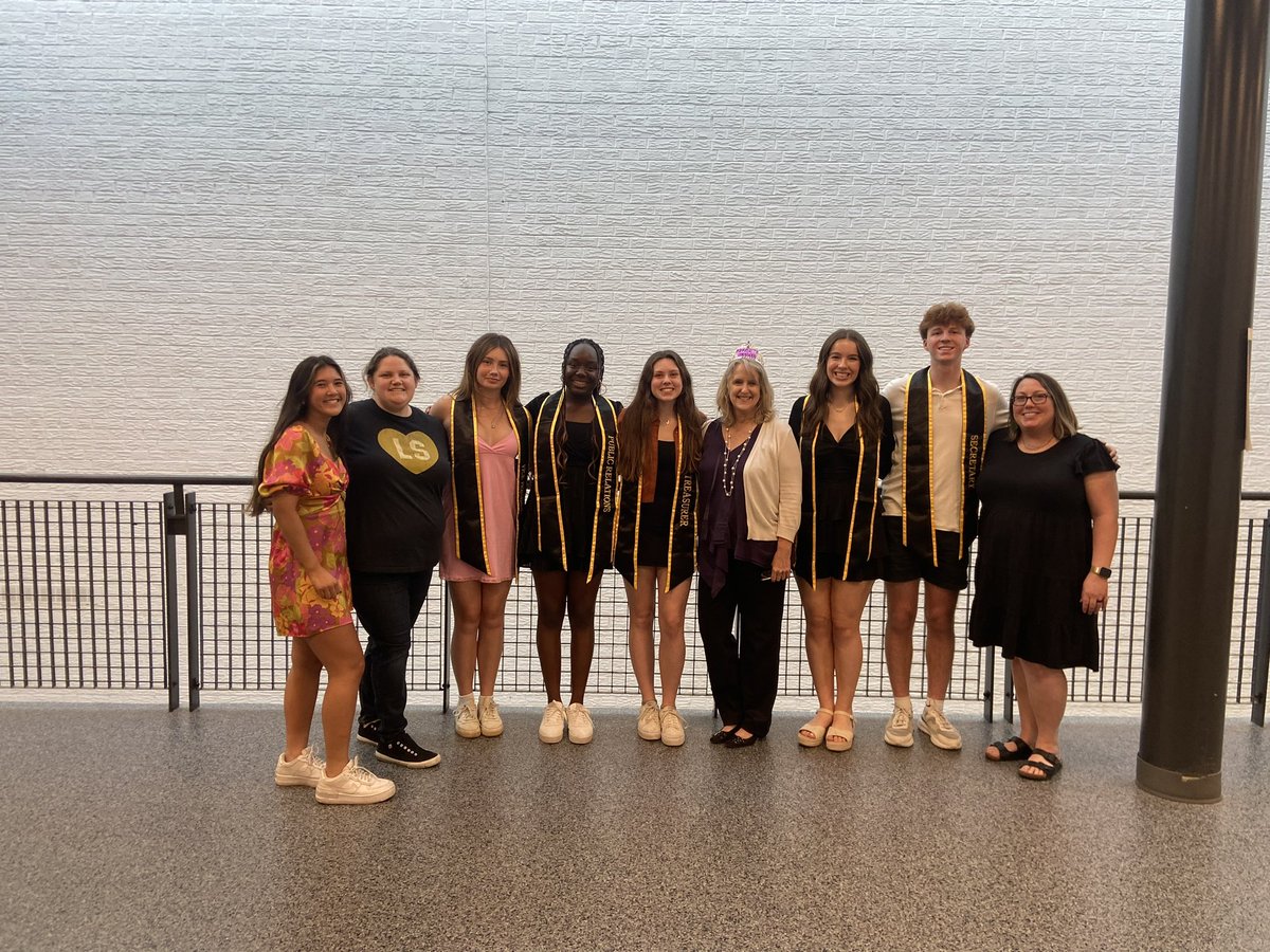 LS_stuco's tweet photo. Senate Banquet! We gave awards and reminisced on the year. We are grateful to this group of senators who took the time to help out our school and the community and we are also extremely grateful to our sponsor and other faculty members who have made this senate year successful! https://t.co/kmOkXxzA8K