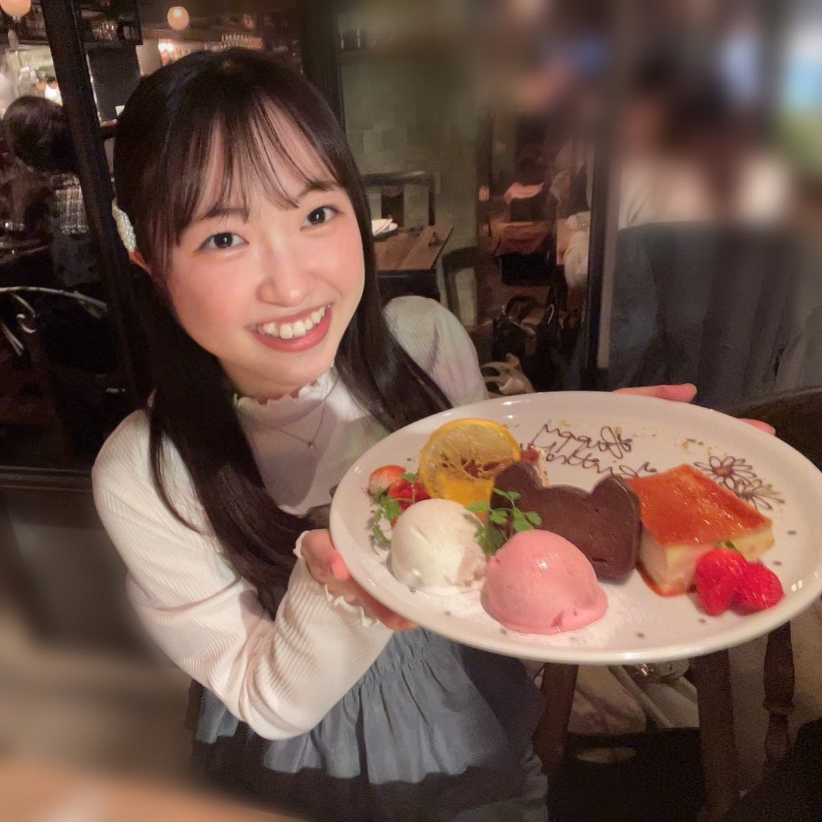 本日お誕生日を迎えました🍰🌷 

いつもありがとうございます。
本当に幸せです🎀🫧

皆様に感謝の気持ちを忘れず
22歳も精一杯頑張ります！
これからもよろしくお願い致します！！

大好きなお友達がみんなでお祝いしてくれて嬉しすぎました🥹🫶🏻