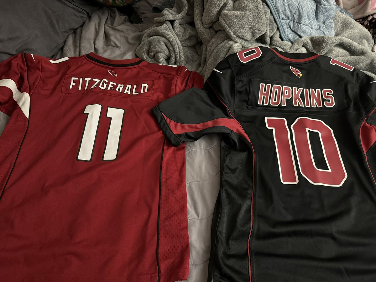 @DamonDawg @BoBrack @JohnnyVenerable @PHNX_Cardinals My other jerseys I have, the 2nd Fitz and Hopkins jersey were giving to me as a gift from 2 friends that’s why I have 2 of each of there jerseys
