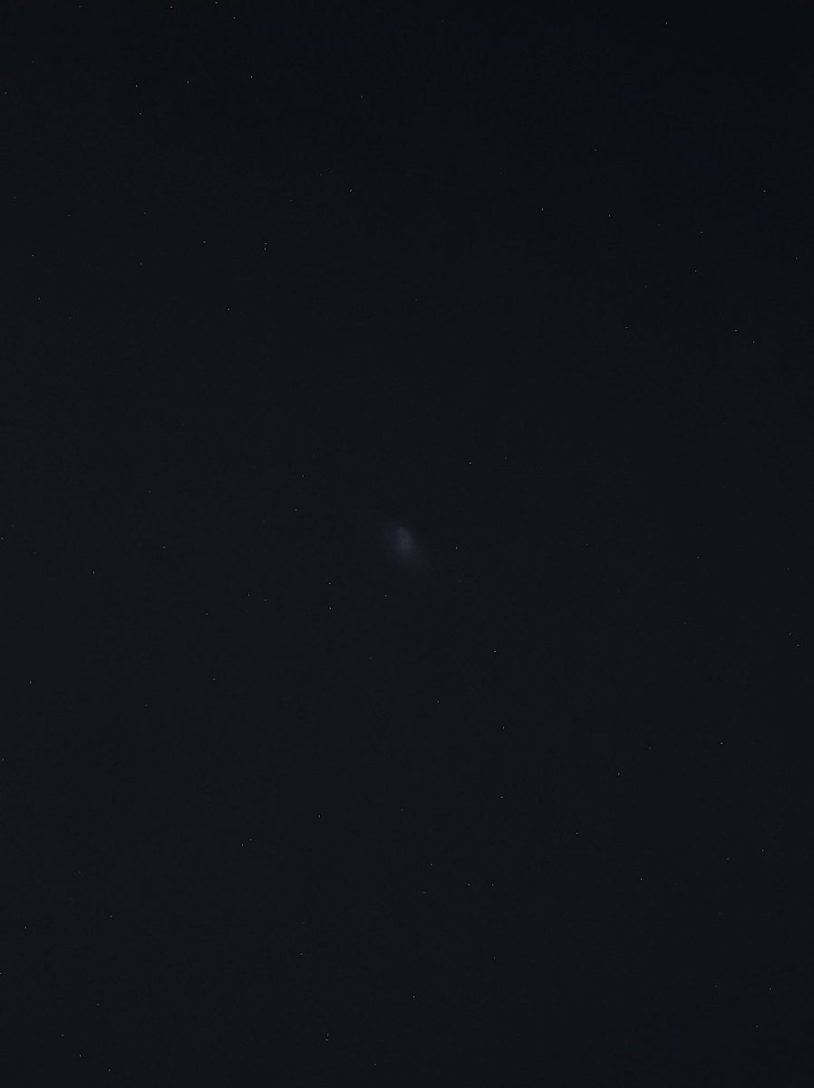 Que raro todo...basura espacial? Satélite? Cometa? Meteorito? Ovni? 
Pronto alguien saldrá a decir que era...
#fenomenostn #ovni #satelite #basuraespacial #nikonphotography #smn #sky #space #nasa #real #cometa