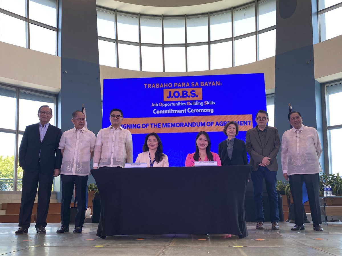 Just now: SM Foundation, Inc. and Jobstreet by Seek signed a memorandum of agreement marking their commitment to the nationwide campaign Trabaho Para sa Bayan: J.O.B.S which aims to create quality jobs for Filipinos and help address job skills mismatch. | @bworldph