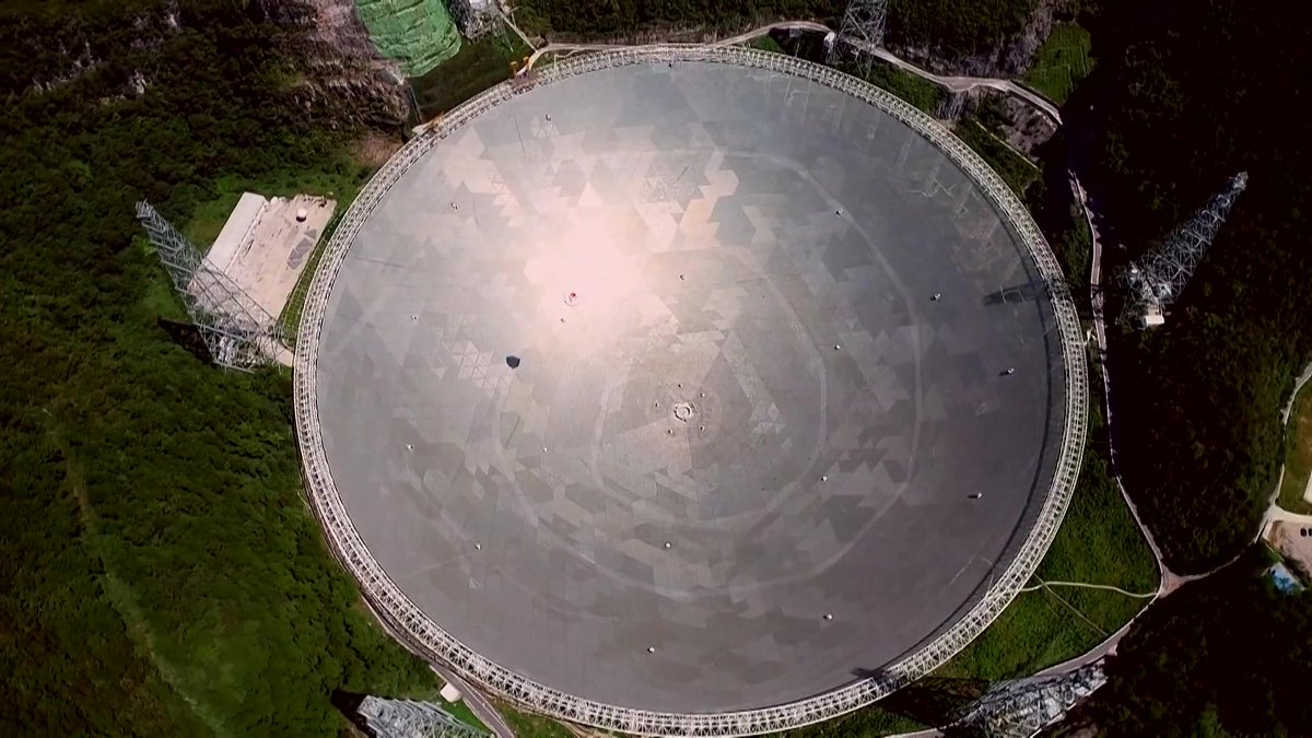 wulei2020's tweet image. Chinese scientists from #ZhejiangLab &amp;amp; #NAOC analyzed data obtained by #FAST (China&apos;s Five-hundred-meter Aperture Spherical Radio Telescope) and discovered two long-period #pulsars in #M15. 
One of them broke the #record for the #longest period among pulsars in globular clusters.