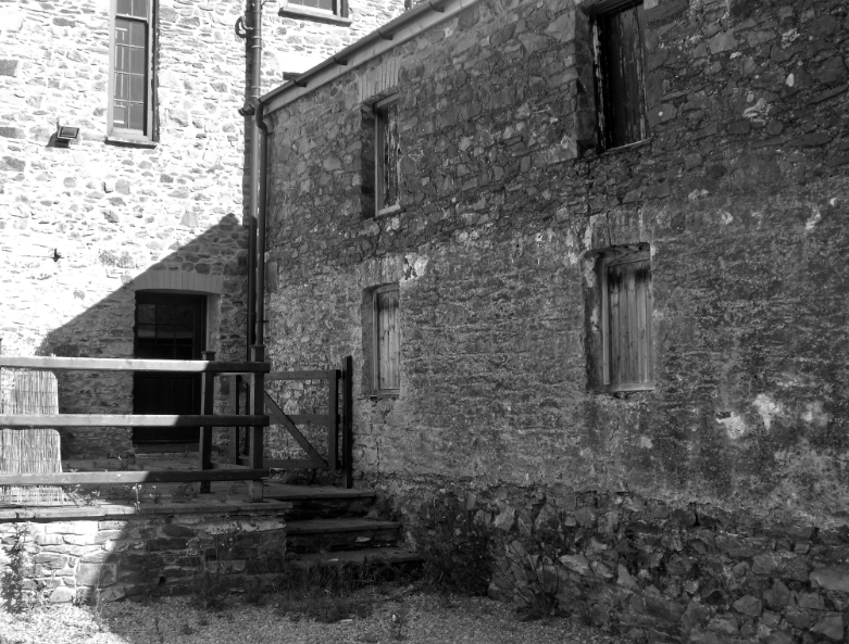 This should have been #WallsOnWednesday and #WindowsOnWednesday .....Charles Street, Llandysul #llandysul #cymru @GrimArtGroup