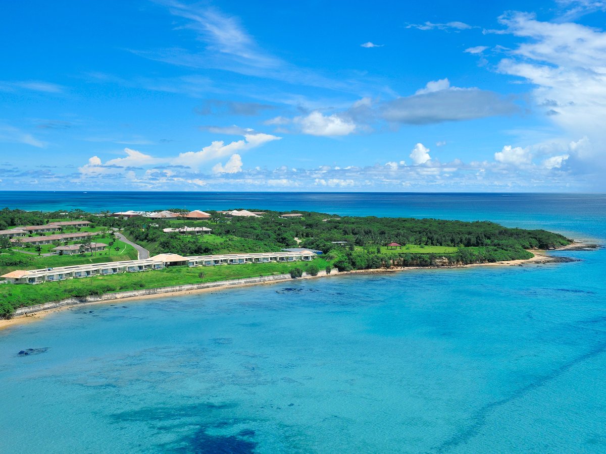 この夏は家族で #沖縄 へ‼️ ビーチ付おすすめホテル🏨 本島 🏖️オクマプライベートビーチ ＆ リゾート ＃国頭村 🏖️ハイアットリージェンシー瀬良垣アイランド沖縄 ＃恩納村 離島 🏖️宮古島東急ホテル＆リゾーツ #宮古島 🏖️はいむるぶし #小浜島 おトクなタイムセール実施中☀️ ana.ms/3RNTEVX