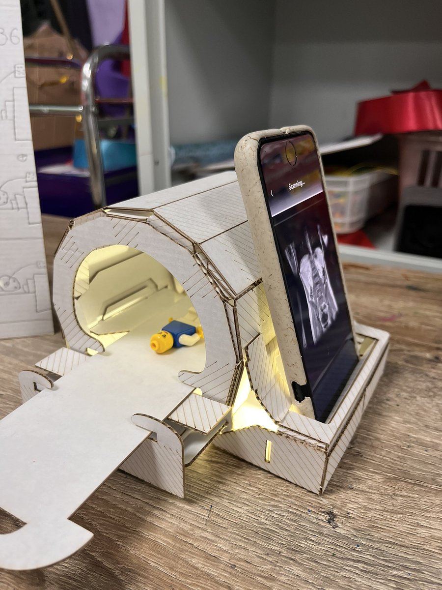 Another great evening with #VennySciencrClub exploring MRI scanners and building health tech solutions for children in hospital 🏥 thanks as ever to the YP who take part in our sessions &amp; our great team from <a href="/NIHRChildrenHRC/">NIHR HRC in Paediatrics and Child Health</a>
