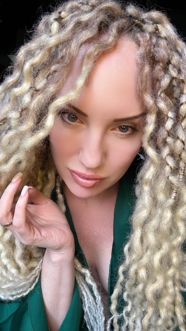 Dm me https://t.co/c64118y96m