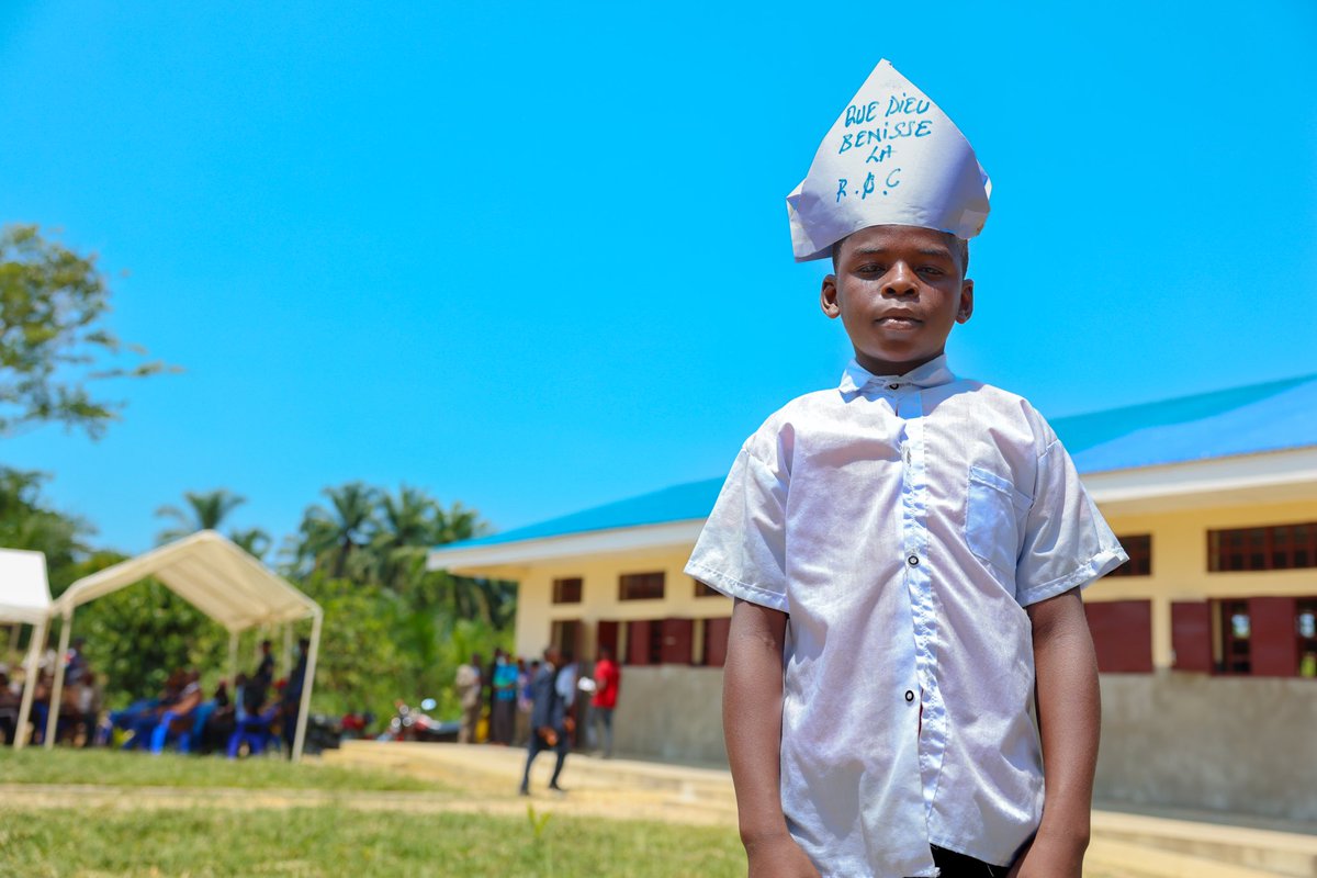 Voici Omar NASIBU, le brillant garçon congolais qui a captivé tout le monde par son discours lors de l'inauguration de son école à Muyengo, Kailo, construite par @PNUDRDC dans le cadre du @PDL145T_RDC. Véritable exemple de leadership et d'espoir pour l'avenir de la #RDC 🇨🇩