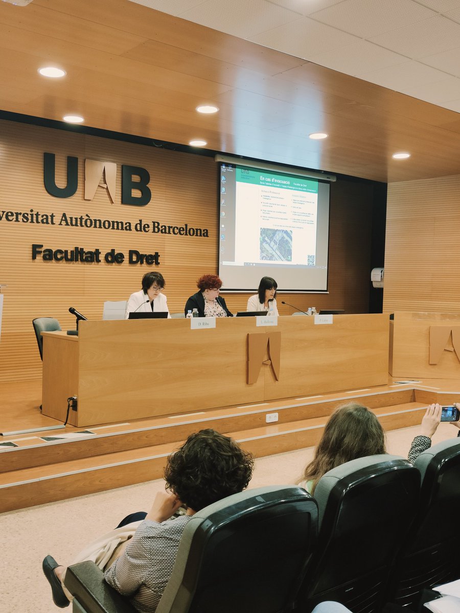 Ahora en @Dret_UAB seminario sobre diálogo multinivel UE-España y acción de las comisiones parlamentarias de #Igualdad, con @DianaRibaGiner & @pilarcalvo13, y moderado por la Dra @LidiaBallesta