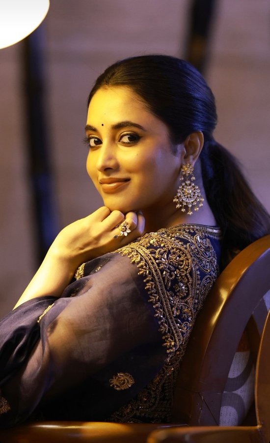 GNH0MAyWsAIc-AR?format=jpg&name=900x900