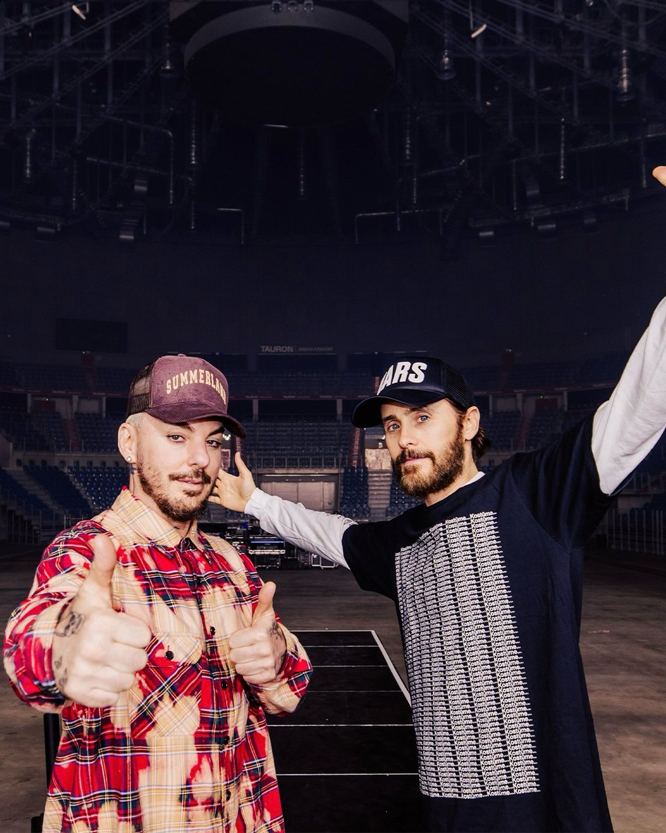 30SECONDSTOMARS's tweet photo. KRAKÓW!! Dziś jest nasz pierwszy występ w ramach Seasons Tour w Europie 🚀

Jeszcze nie jest za późno, aby zdobyć bilet - https://t.co/Hdcem69KvL

📸: @annaleemedia https://t.co/MGHzrfihGj