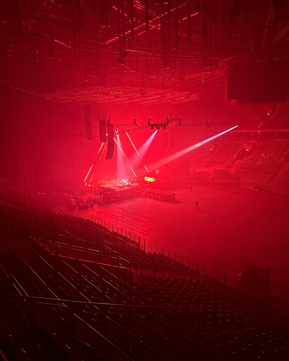 30SECONDSTOMARS's tweet photo. KRAKÓW!! Dziś jest nasz pierwszy występ w ramach Seasons Tour w Europie 🚀

Jeszcze nie jest za późno, aby zdobyć bilet - https://t.co/Hdcem69KvL

📸: @annaleemedia https://t.co/MGHzrfihGj