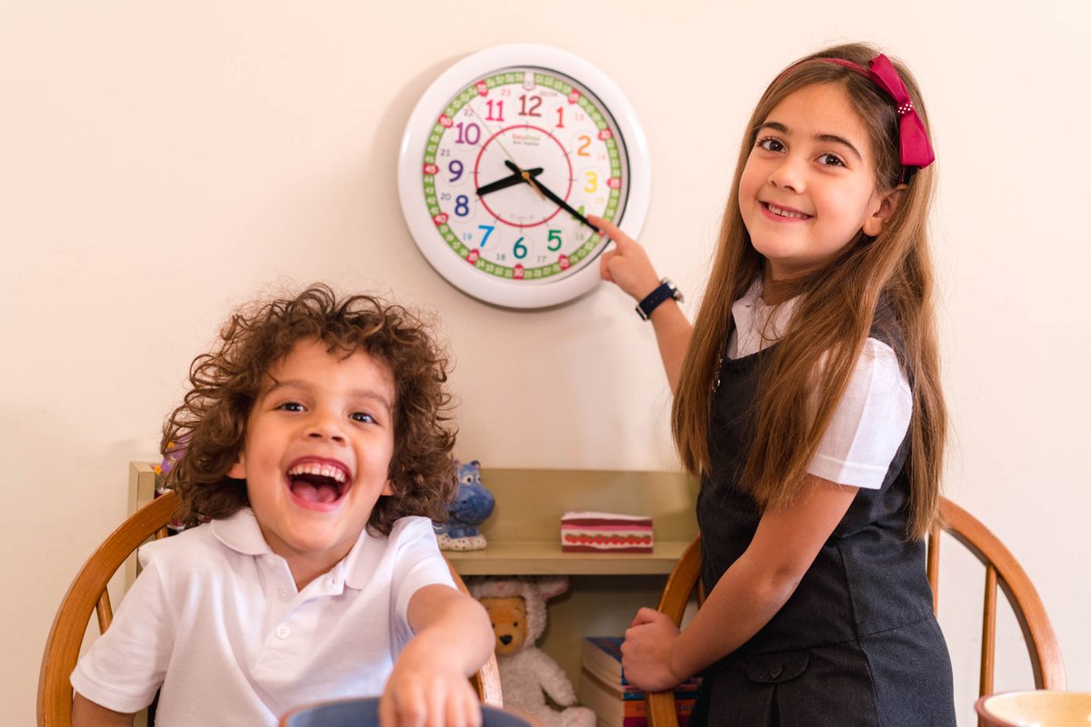 🌍 Our EasyRead clocks accommodate a range of different time-telling styles, so explore our English, French, Spanish, and Welsh clocks today.
easyreadtimeteacher.com/browse/clocks/ 
#timeteaching #timetelling #funlearning #earlylearning #teachingresources