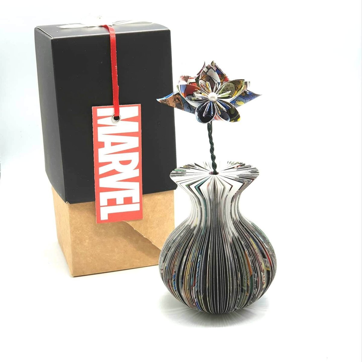 Mini Superhero Vase and Flowers Book Gift creatoncrafts.com/products/super… #Shopify #mhhsbd #CreatonCrafts #HandmadePaper
