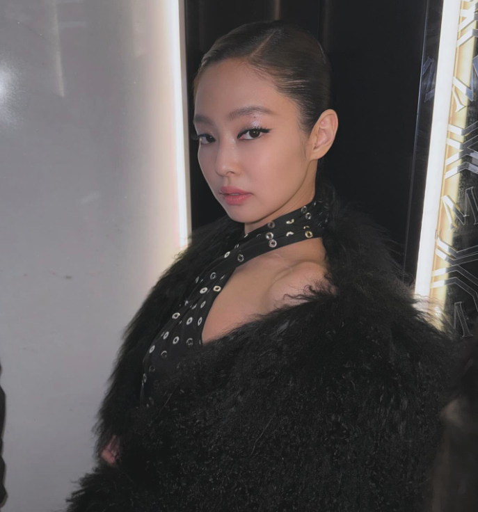 BLACKPINK's Jennie is a star in new photos.