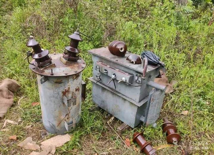 Kuki Steals Power Transformer, CRPF recovers it from Churachandpur!

e-pao.net/GP.asp?src=44.…

What were these #Kukis even trying to do with those Power Transformer? 
Raw material for Pumpi Rocket Launchers?