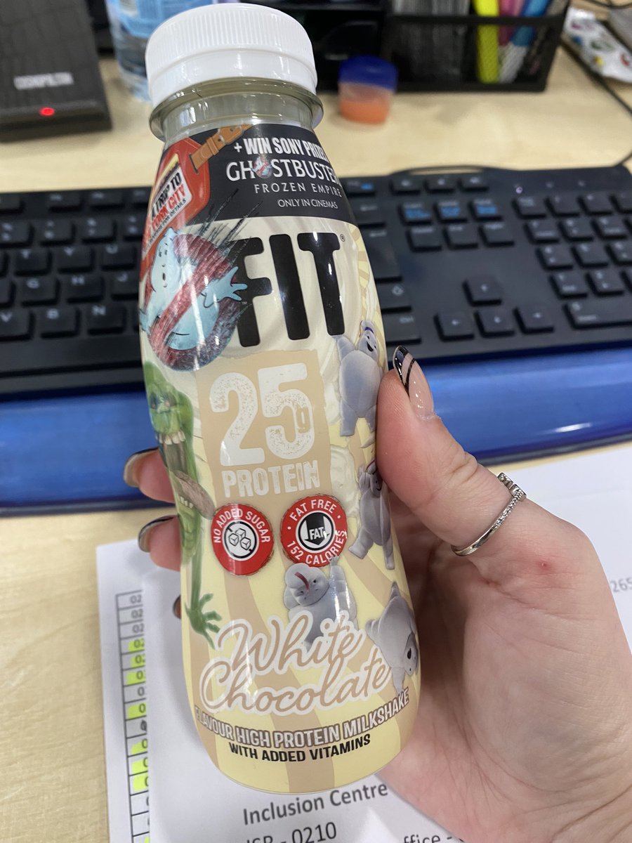 LisaSperring's tweet photo. @UfitDrinks a breakfast treat on this sunny morning #UFITSuperNaturalFlavours https://t.co/UjTJJLwuAc