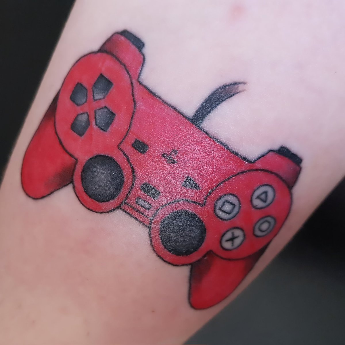 While in the tattoo parlour, another customer was having a memorial piece  done for their mum who died a few years ago. Meanwhile, here's what I was  getting done:, image size:1200x1200