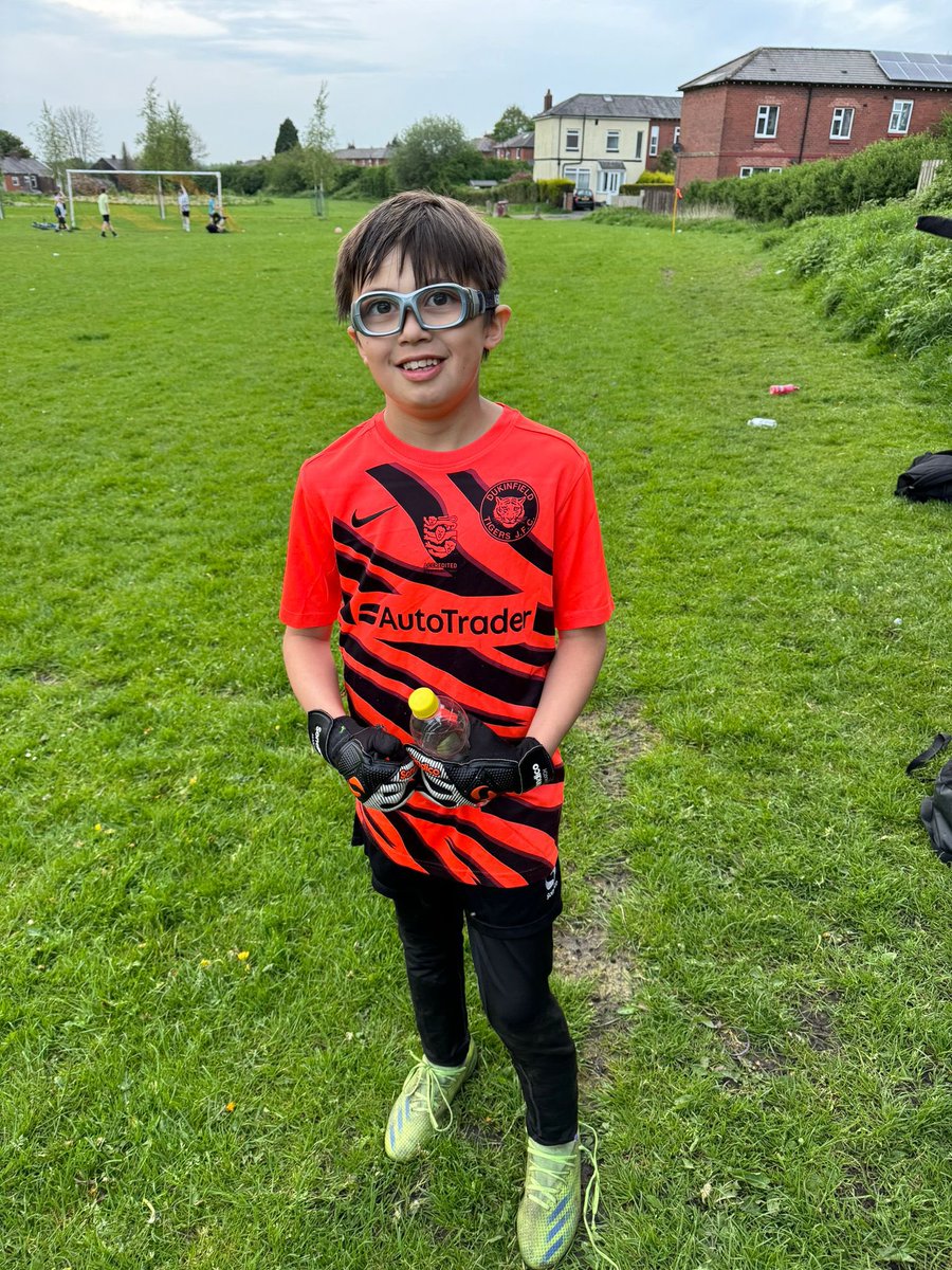 Well Done to Dariusz (U12’s) on a man of the match performance in between the sticks last night. 🧤🐯⚽️