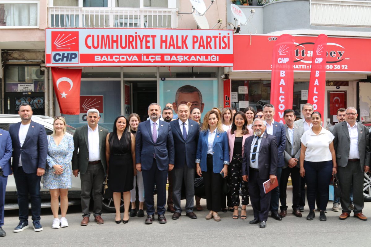 İzmir’in aydınlık yüzü, çağdaş insanlarının ilçesi Balçova’da ilçe başkanlığımızı ziyaret ettik. İlçe başkanımız Murat Aküzüm ve ilçe yönetimimize yerel seçimlerdeki büyük başarıları ve emekleri için teşekkür ederken, iktidar yolunda yapacağımız çalışmaları konuştuk.