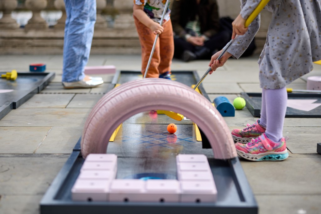 nowplaythese's tweet image. Lynn Love and Paul Gault's Game Designer was a highlight of the festival this year, bringing mini-golf to the River Terrace. Players could change the obstacles on the course AND the course itself! 

📷 benpetercatchpole

@somersethouse
@londongamesfest